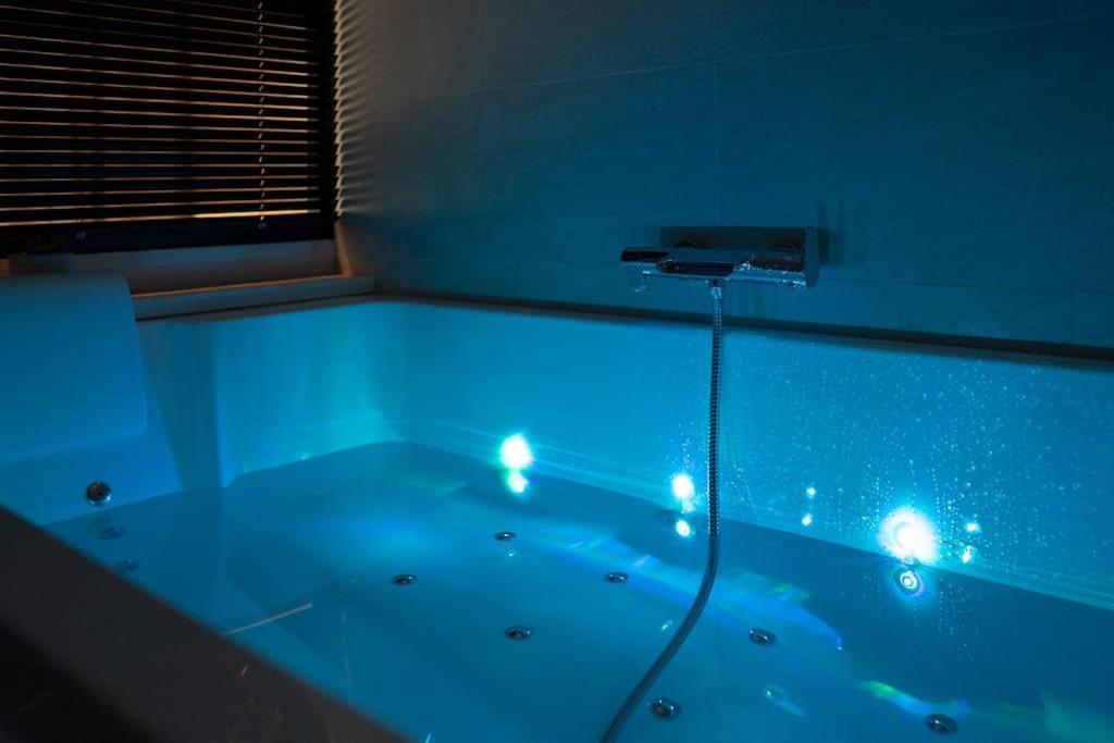 Suite De Luxe Jacuzzi Balneo,King Size Bed Collobrières Dış mekan fotoğraf