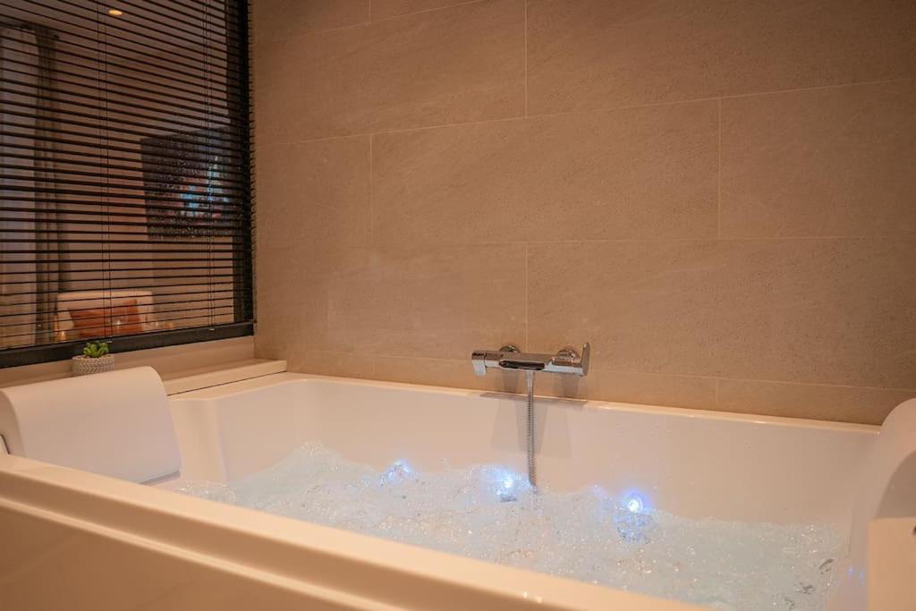 Suite De Luxe Jacuzzi Balneo,King Size Bed Collobrières Dış mekan fotoğraf